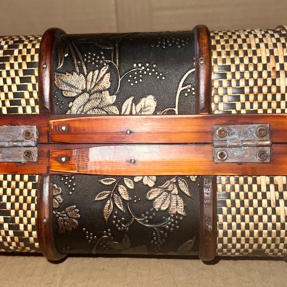 Vintage Wooden Small Purse with Metal Closure - Picture 11 of 15